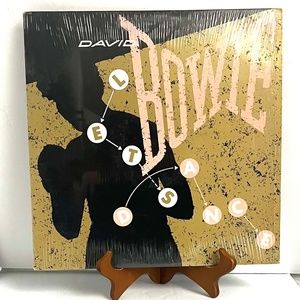 David Bowie, single Let’s Dance / Cat people putting out the fire